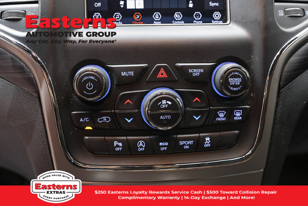 Used 2021 Jeep Grand Cherokee Laredo AWD/4WD image 21