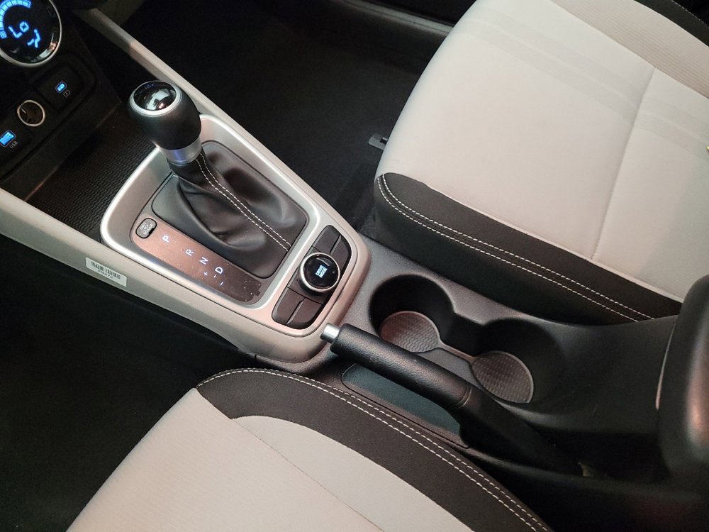 Used 2025 Hyundai Venue SEL image 26