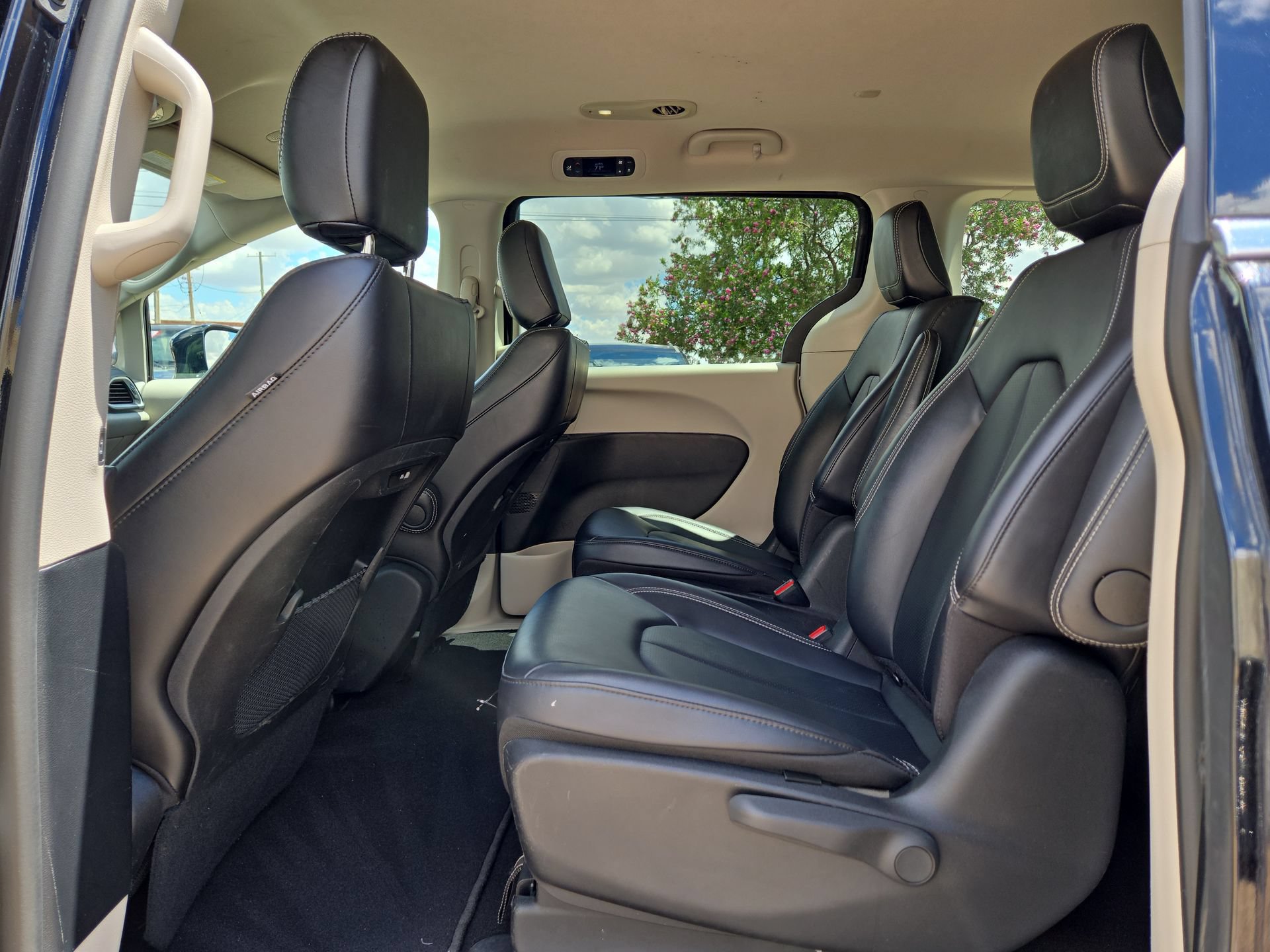 Used 2024 Chrysler Pacifica Limited FWD image 13