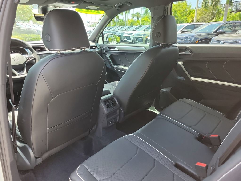 Used 2022 Volkswagen Tiguan SEL R-Line AWD/4WD image 13