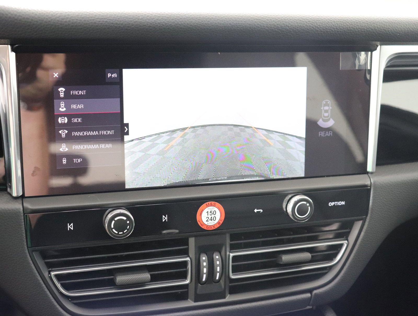 Certified 2025 Porsche Macan AWD/4WD image 33