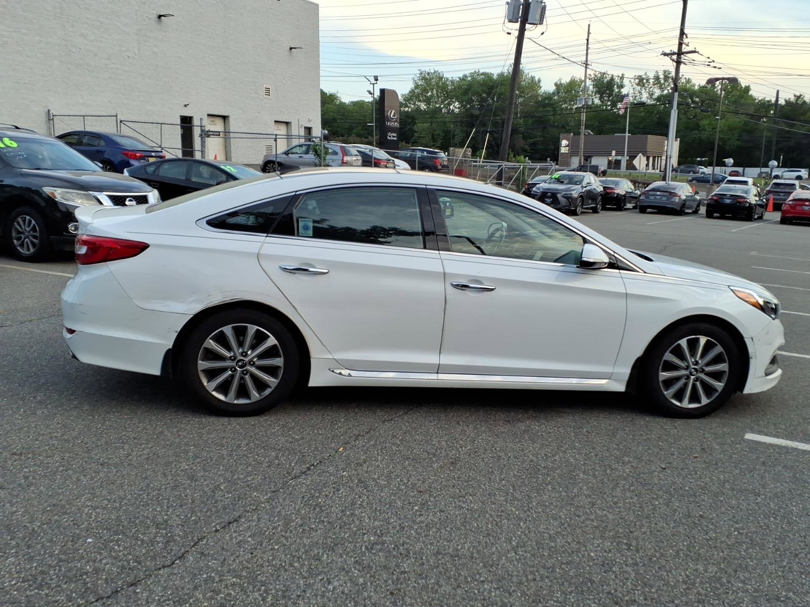 Used 2016 Hyundai Sonata Limited w/ Option Group 04 FWD image 24