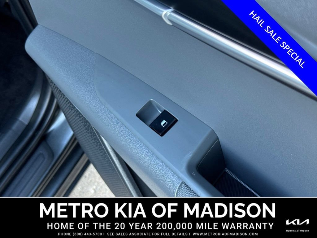 Used 2025 Kia Niro EX Touring FWD image 39