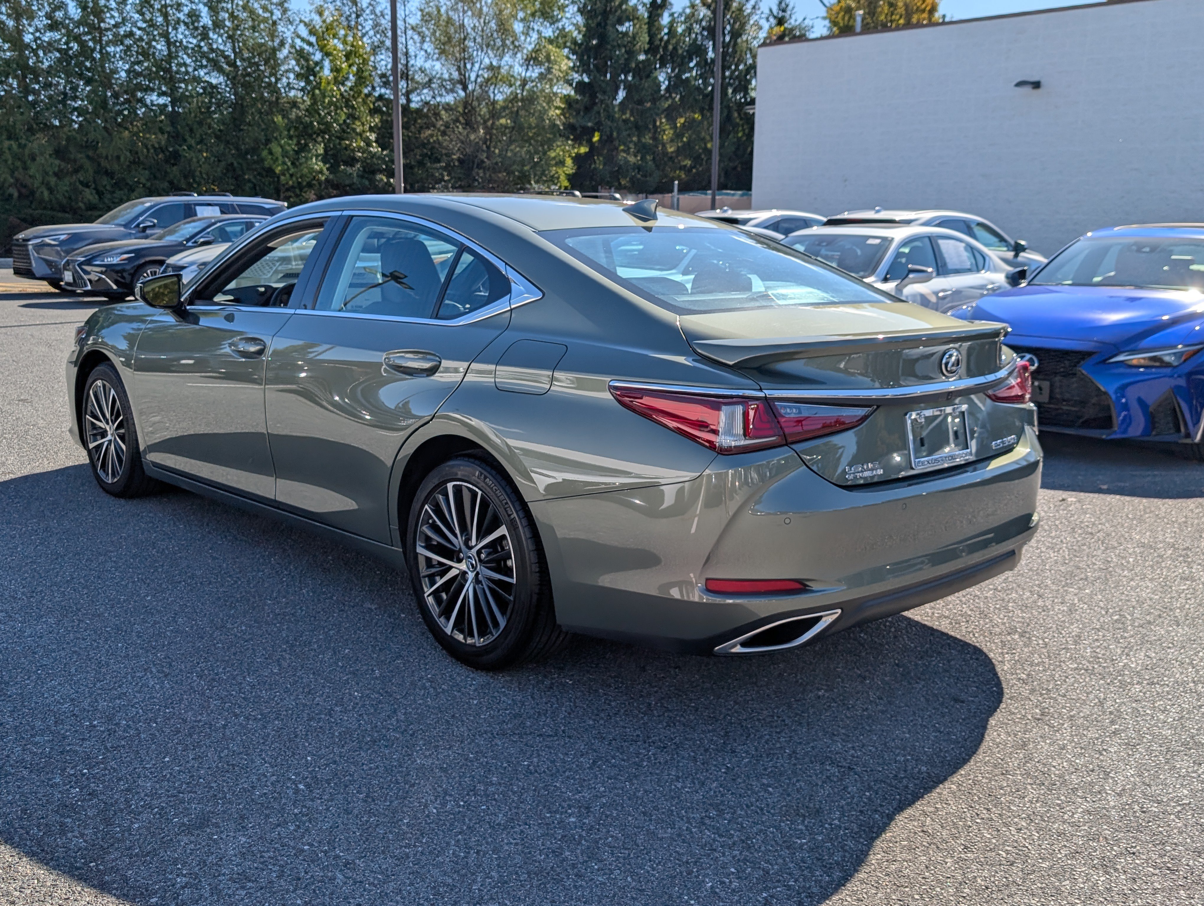 Certified 2025 Lexus ES 350 w/ Premium Package FWD image 5