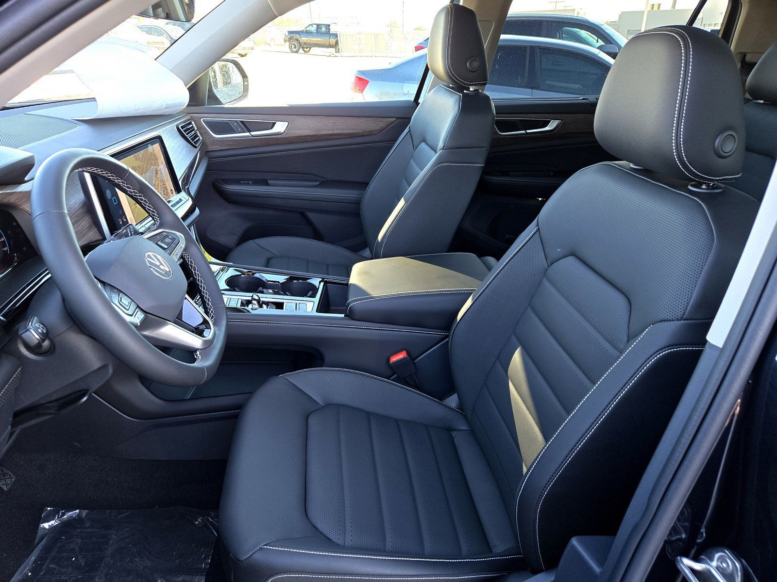 Used 2025 Volkswagen Atlas SEL AWD/4WD image 18