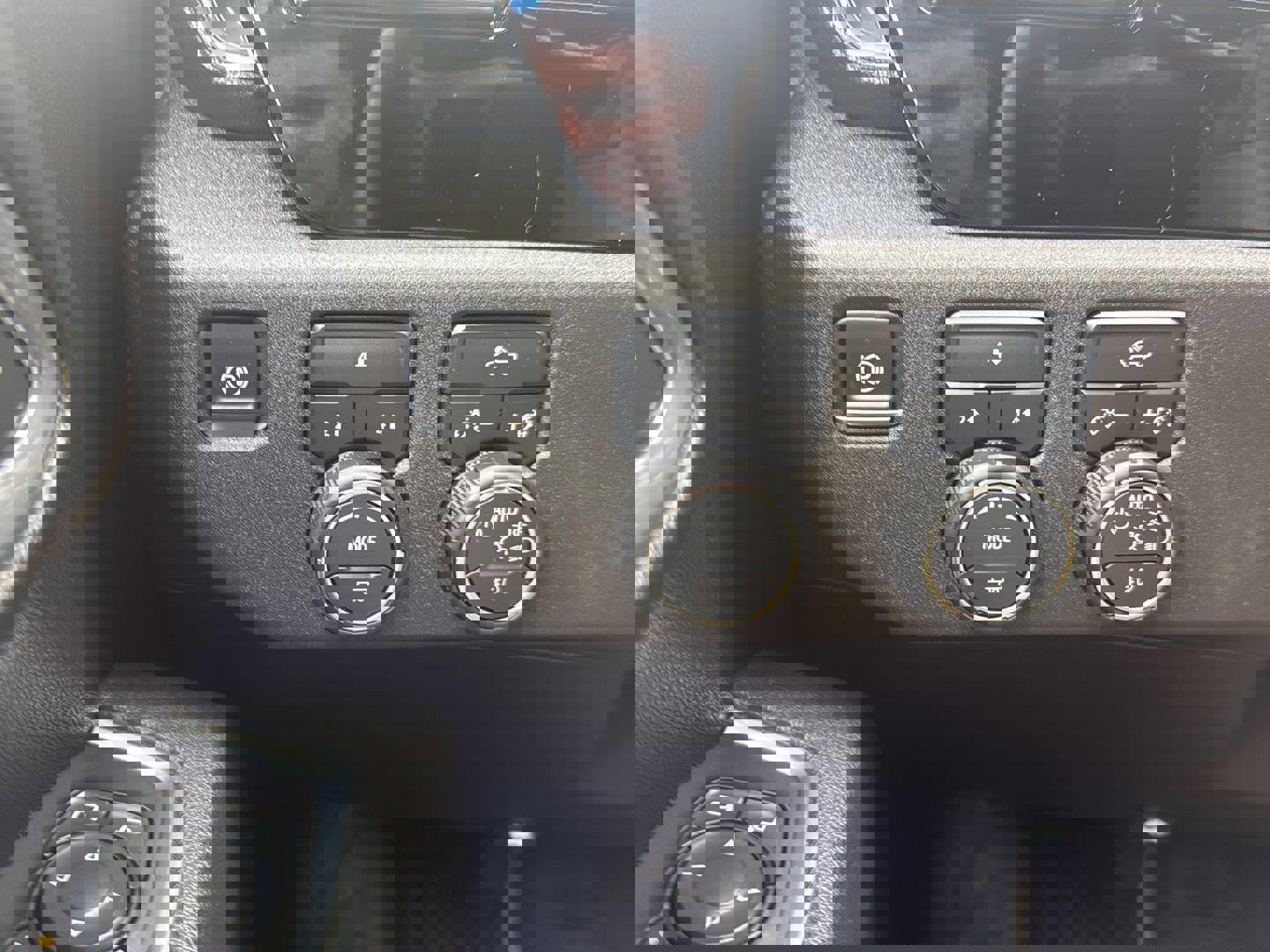 Used 2025 Chevrolet Silverado 2500 LT w/ Convenience Package image 22