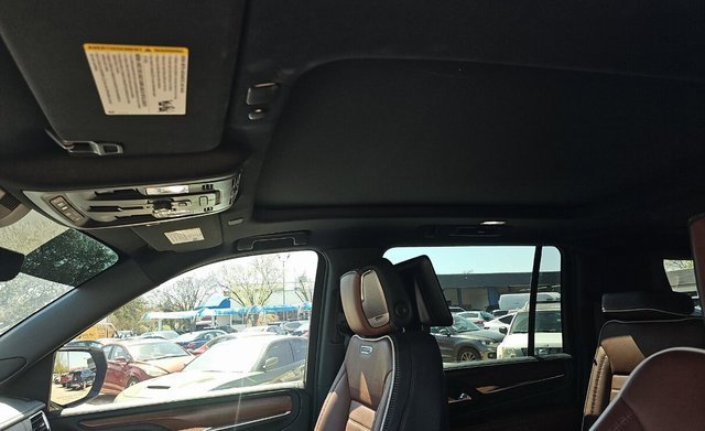 Used 2024 GMC Yukon XL Denali Ultimate image 12