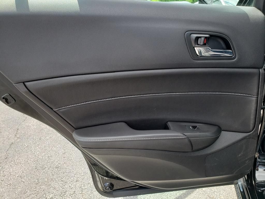 Used 2013 Acura ILX w/ Premium Package FWD image 27