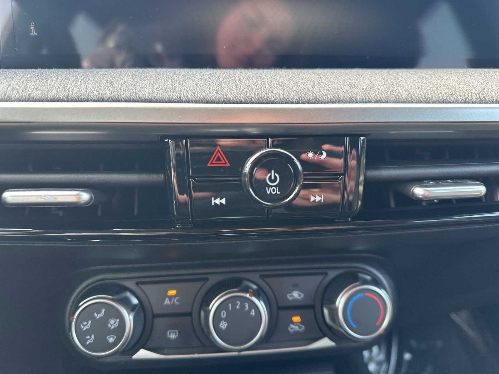 Used 2025 Nissan Kicks SV image 48