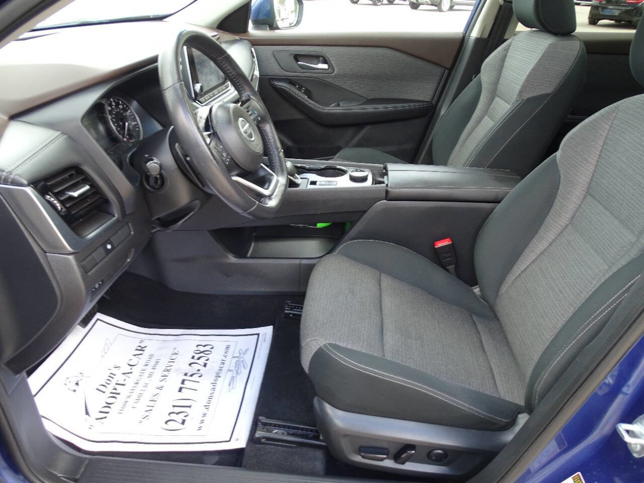 Used 2021 Nissan Rogue SV image 3