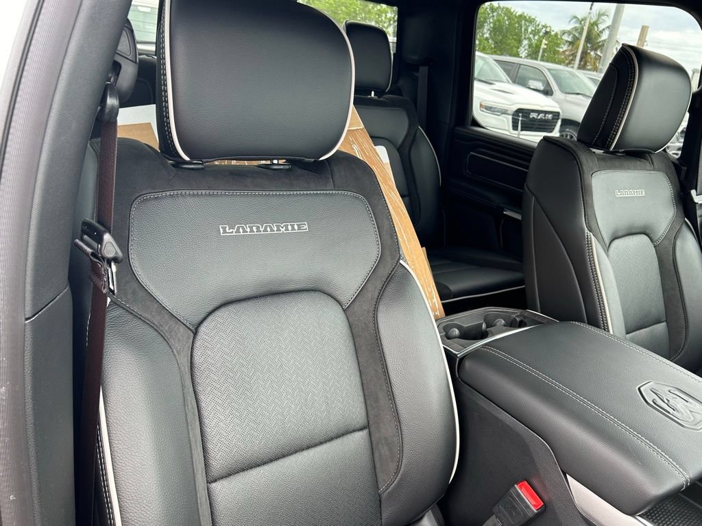 New 2025 RAM 1500 Laramie w/ Sport Appearance Package AWD/4WD image 32