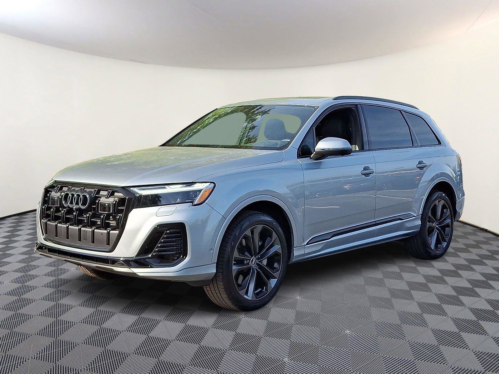 Used 2025 Audi Q7 3.0T Premium Plus w/ Premium Plus Package AWD/4WD image 3