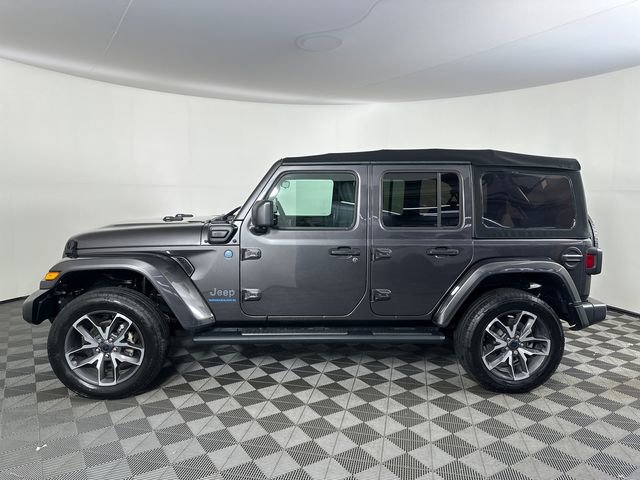 Used 2024 Jeep Wrangler Unlimited w/ Convenience Group AWD/4WD image 10