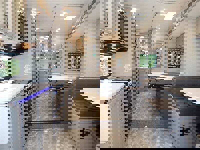 Used 2022 Ford E-450 and Econoline 450 Super Duty w/ Motorhome Prep Package image 31