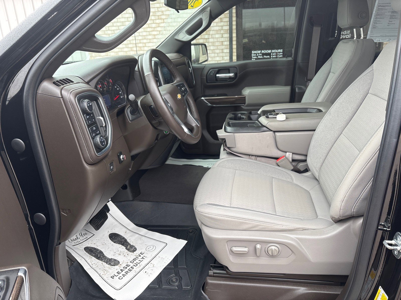 Used 2022 Chevrolet Silverado 1500 LT w/ Z71 Off-Road Package image 3