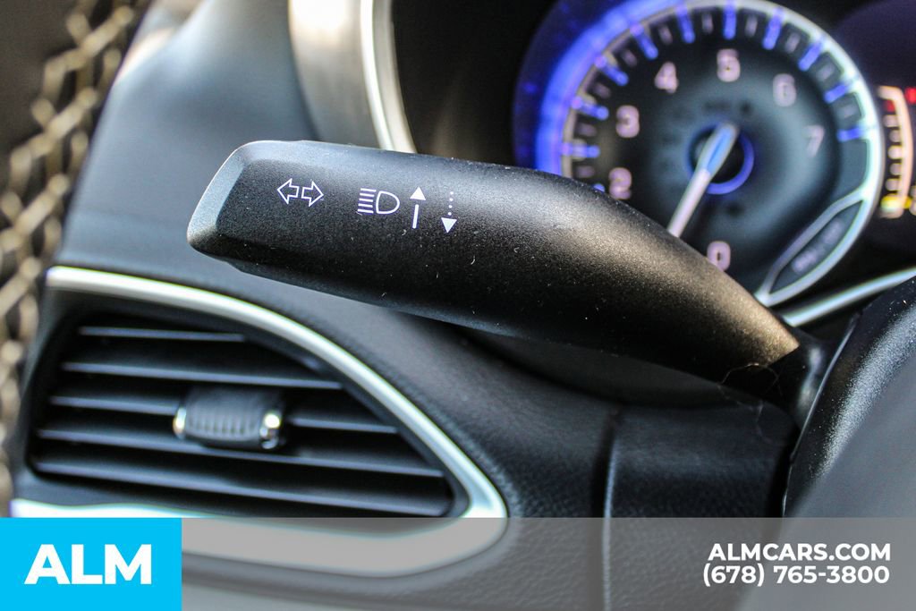 Used 2024 Chrysler Pacifica Touring-L image 31