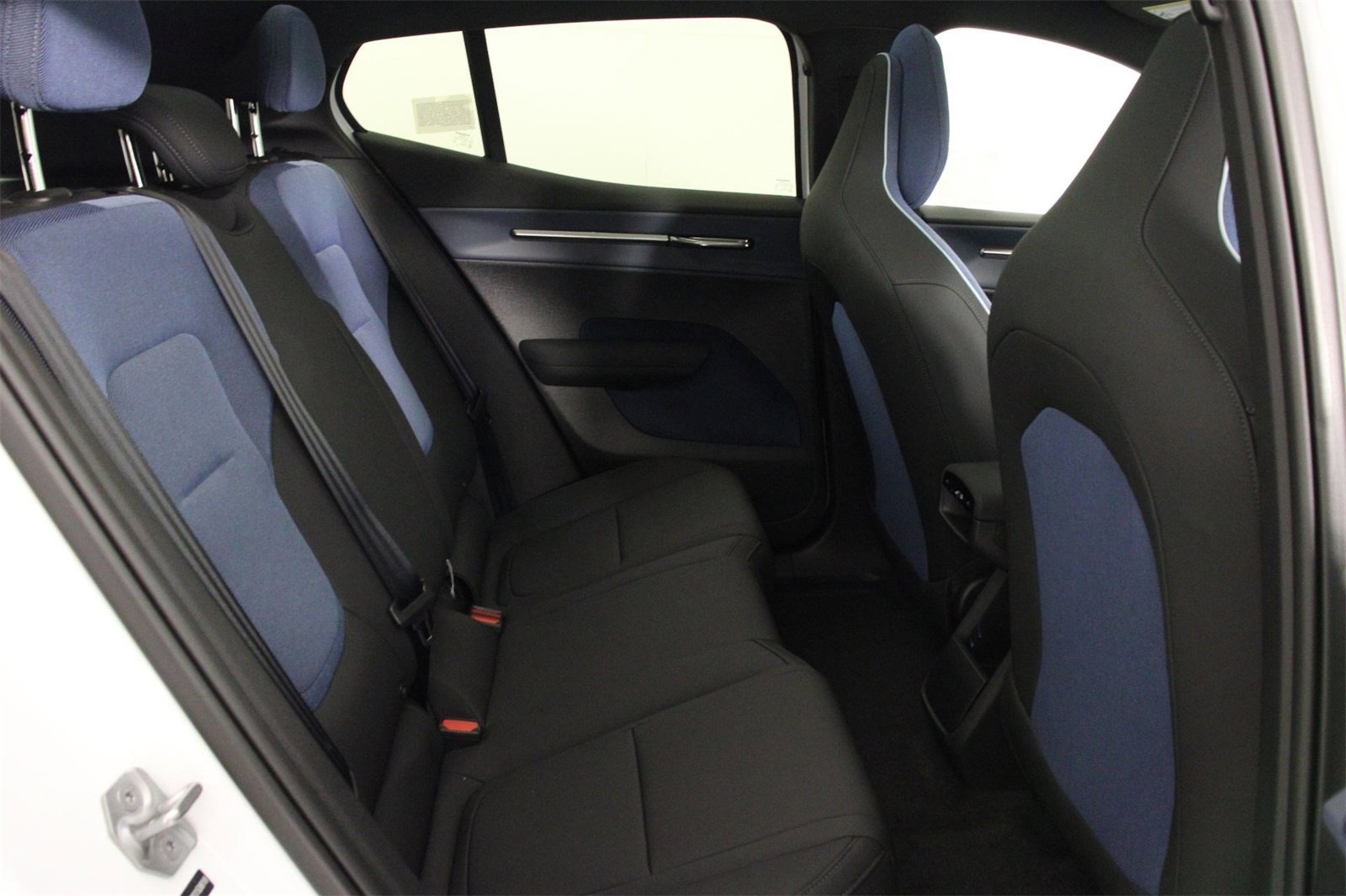 New 2025 Volvo EX30 Plus w/ Protection Package Premier image 11