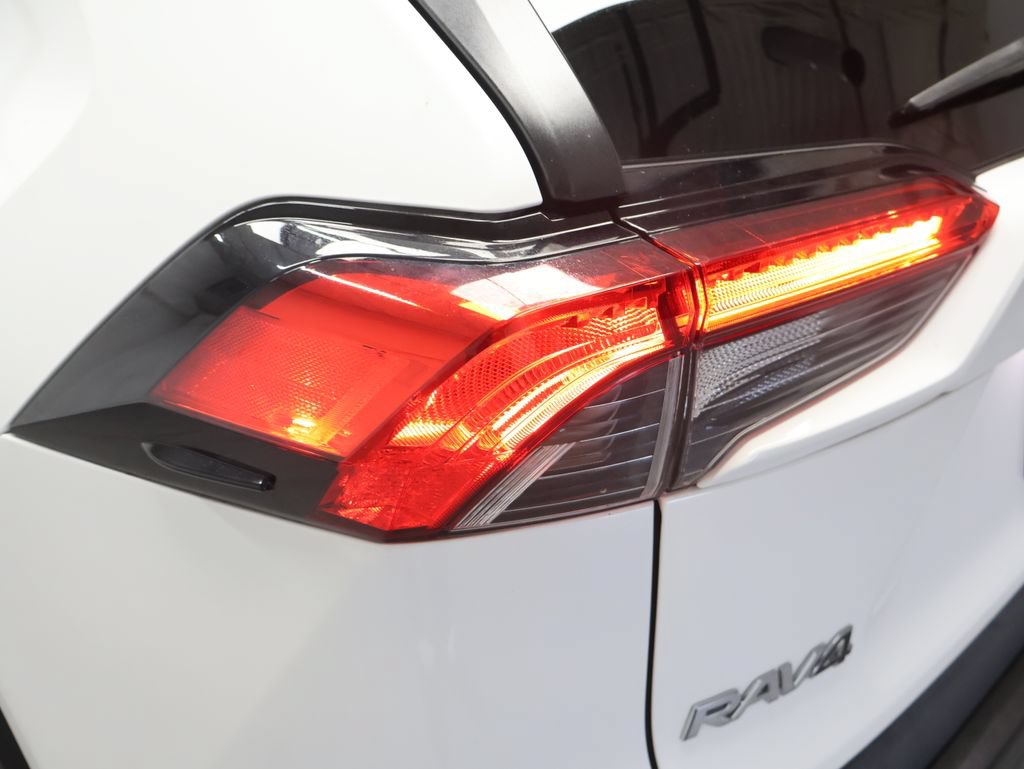 Used 2021 Toyota RAV4 XLE w/ Convenience Package FWD image 29