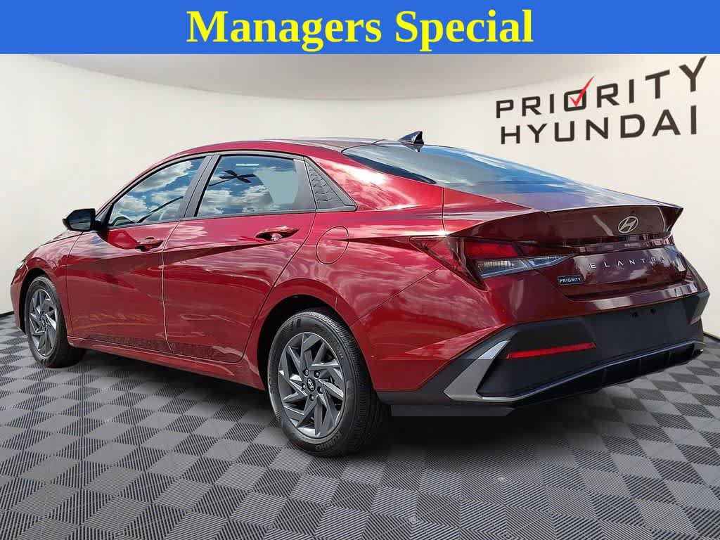 Used 2024 Hyundai Elantra SEL FWD image 6
