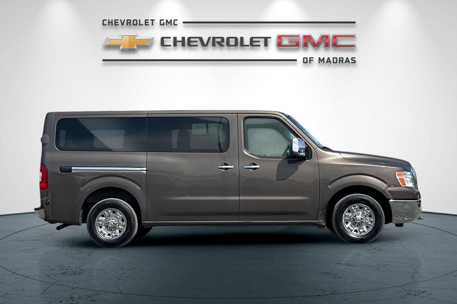 Used 2019 Nissan NV 3500 SL RWD image 2