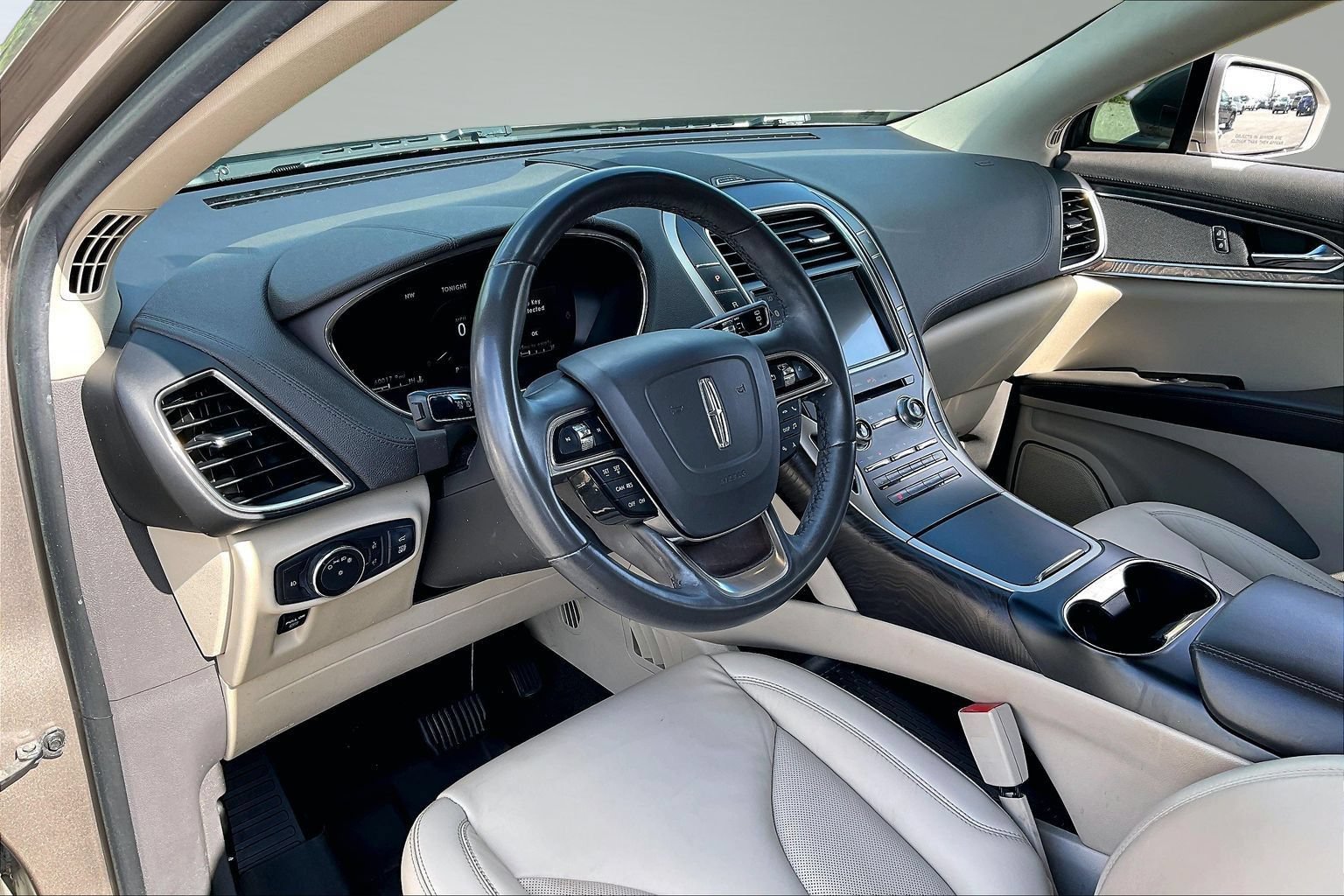 Used 2019 Lincoln Nautilus Select w/ Cargo Utility Package FWD image 12