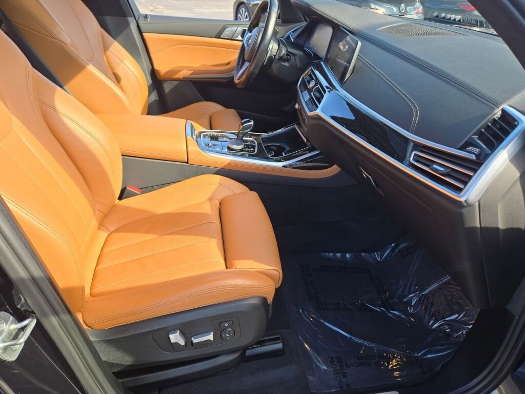 Used 2022 BMW X7 xDrive40i w/ M Sport Package image 11