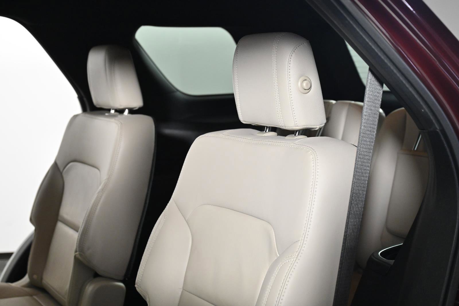 Used 2018 Ford Explorer XLT w/ Equipment Group 202A image 24