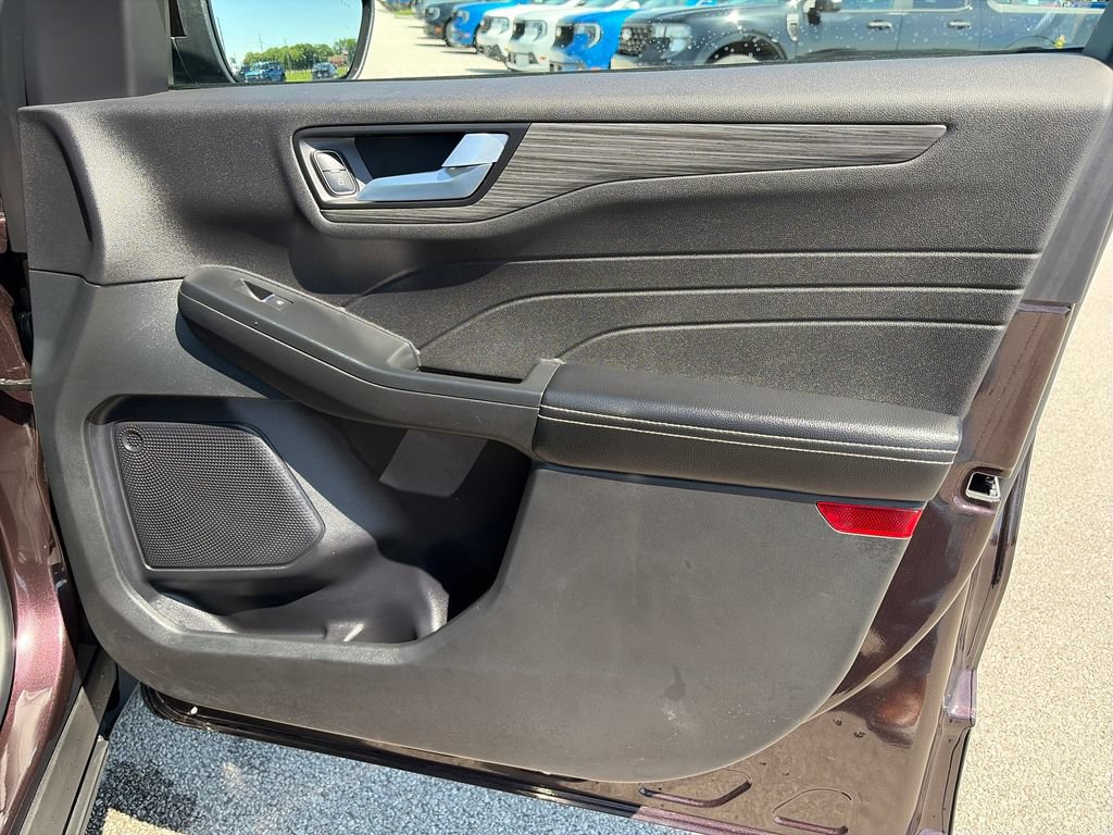 Used 2023 Ford Escape Platinum AWD/4WD image 9