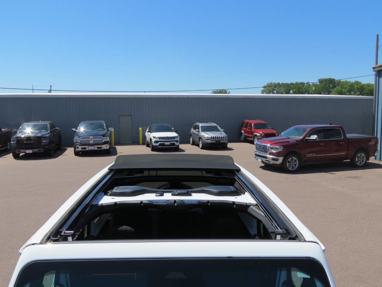Used 2025 Jeep Wrangler Unlimited Rubicon 4xe w/ Safety Group AWD/4WD image 7