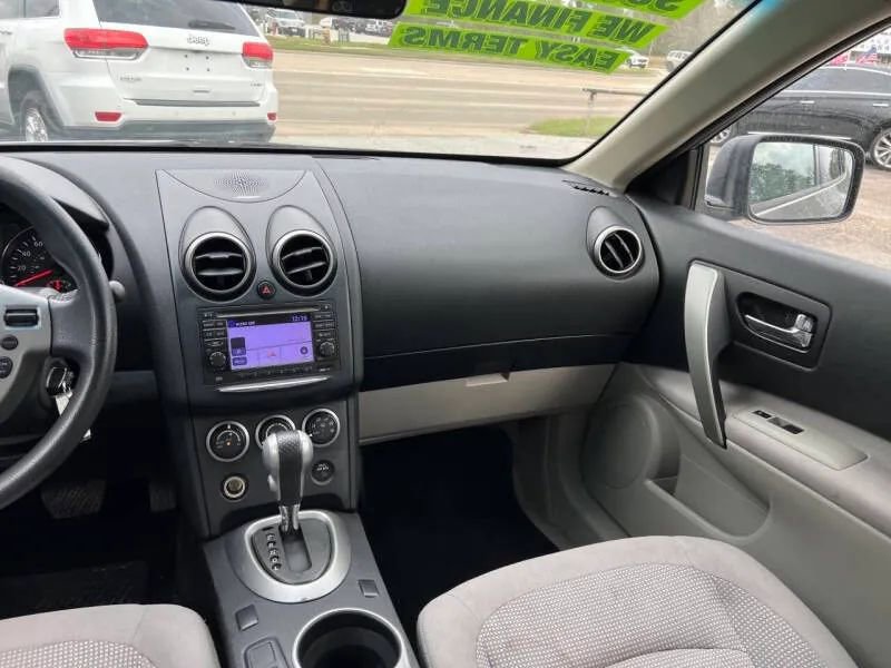 Used 2013 Nissan Rogue SV w/ Premium Pkg image 16