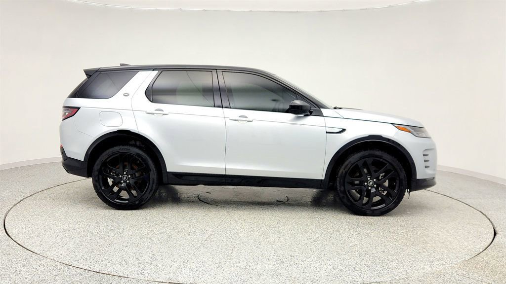 Used 2025 Land Rover Discovery Sport Dynamic SE image 4