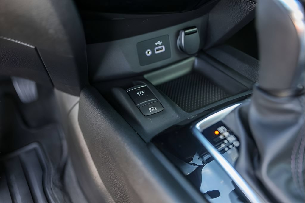 Used 2019 Nissan Rogue SV w/ Premium Package FWD image 18