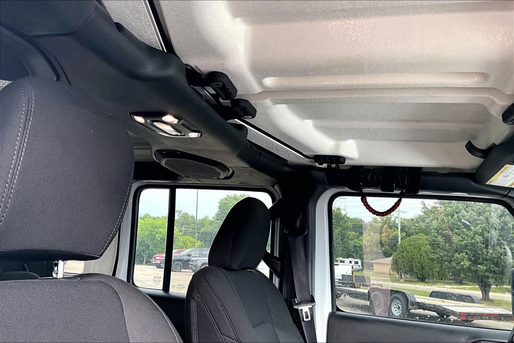 Used 2023 Jeep Wrangler Unlimited w/ Cold Weather Group AWD/4WD image 18