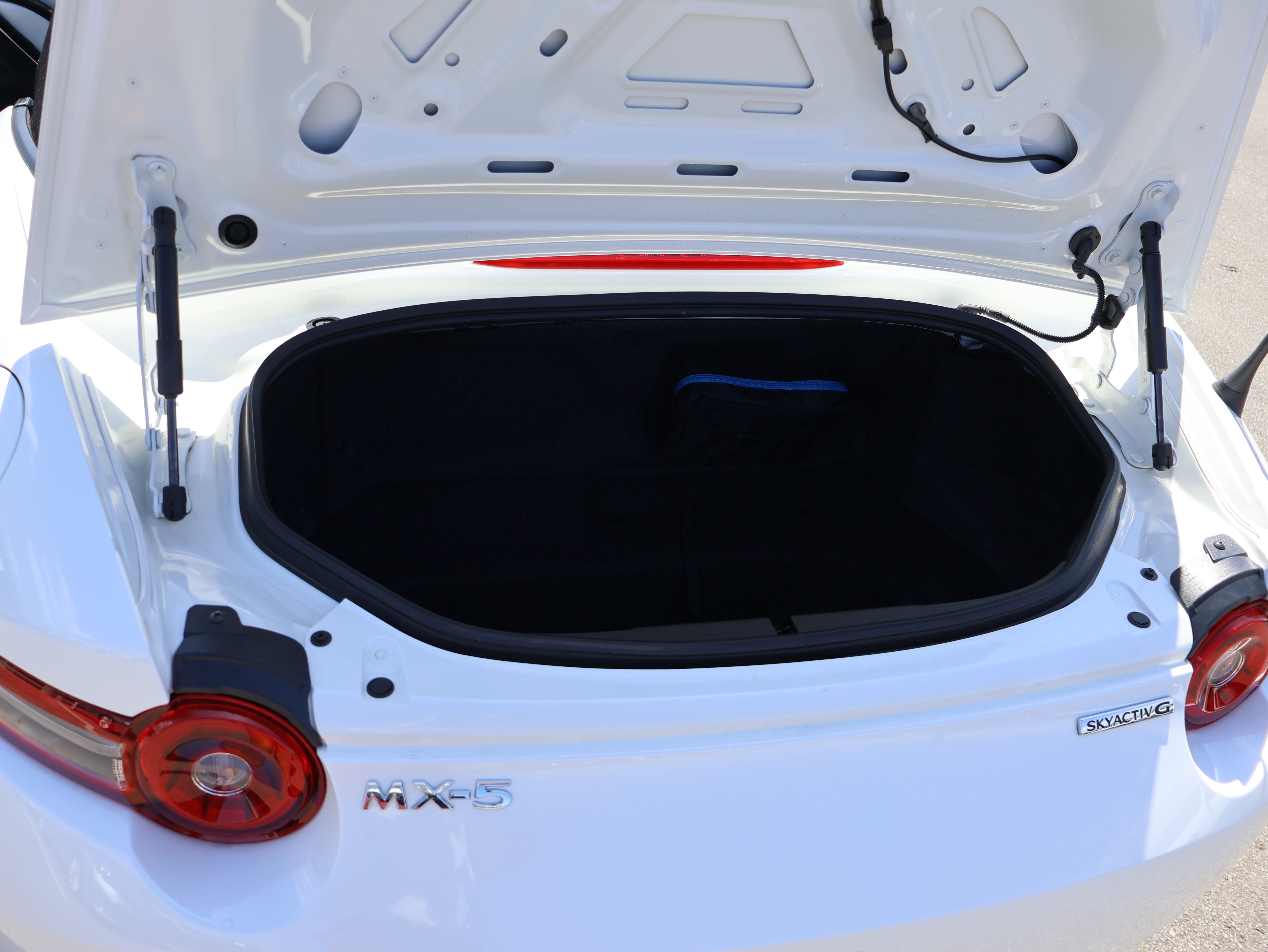 Certified 2025 MAZDA MX-5 Miata Club RWD image 9