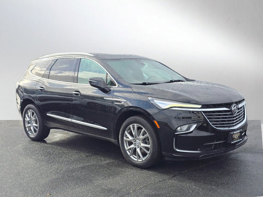Used 2023 Buick Enclave Essence image 1