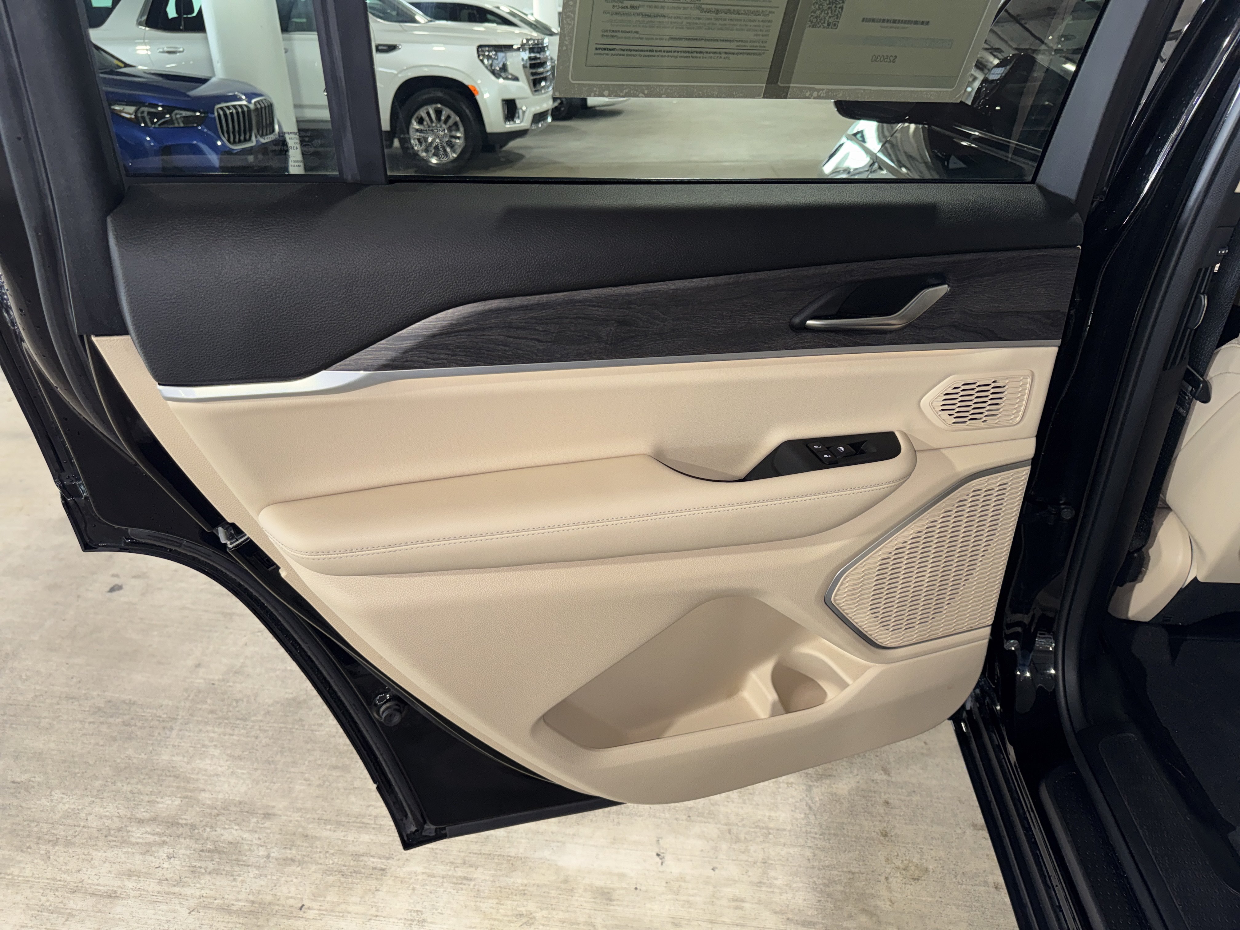 Used 2021 Jeep Grand Cherokee L Limited RWD image 17