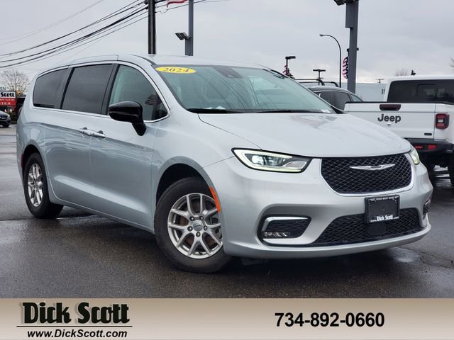 Used 2024 Chrysler Pacifica Touring-L FWD image 1