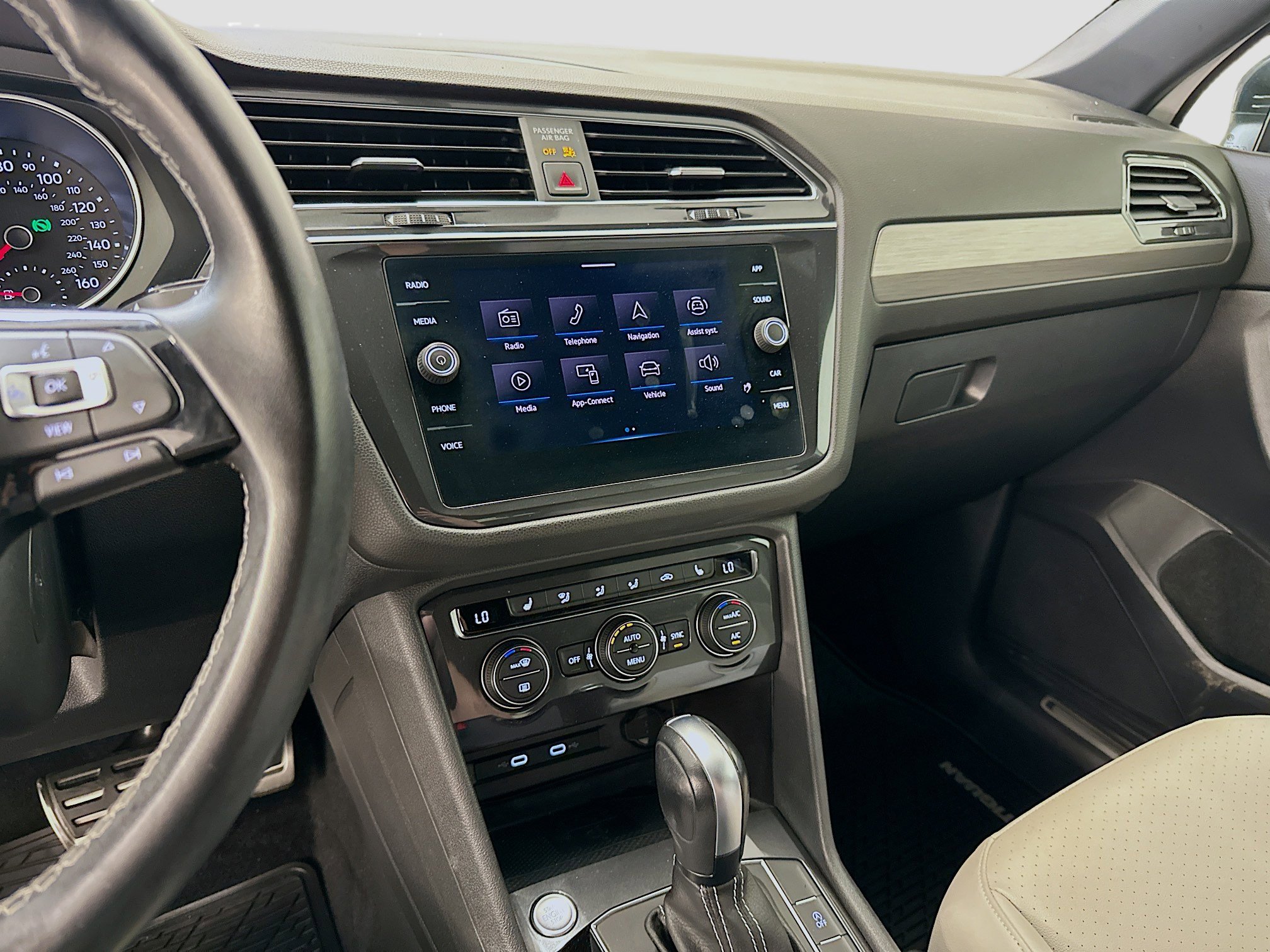 Used 2021 Volkswagen Tiguan SE R-Line image 26