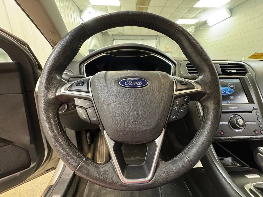 Used 2016 Ford Fusion Titanium image 29