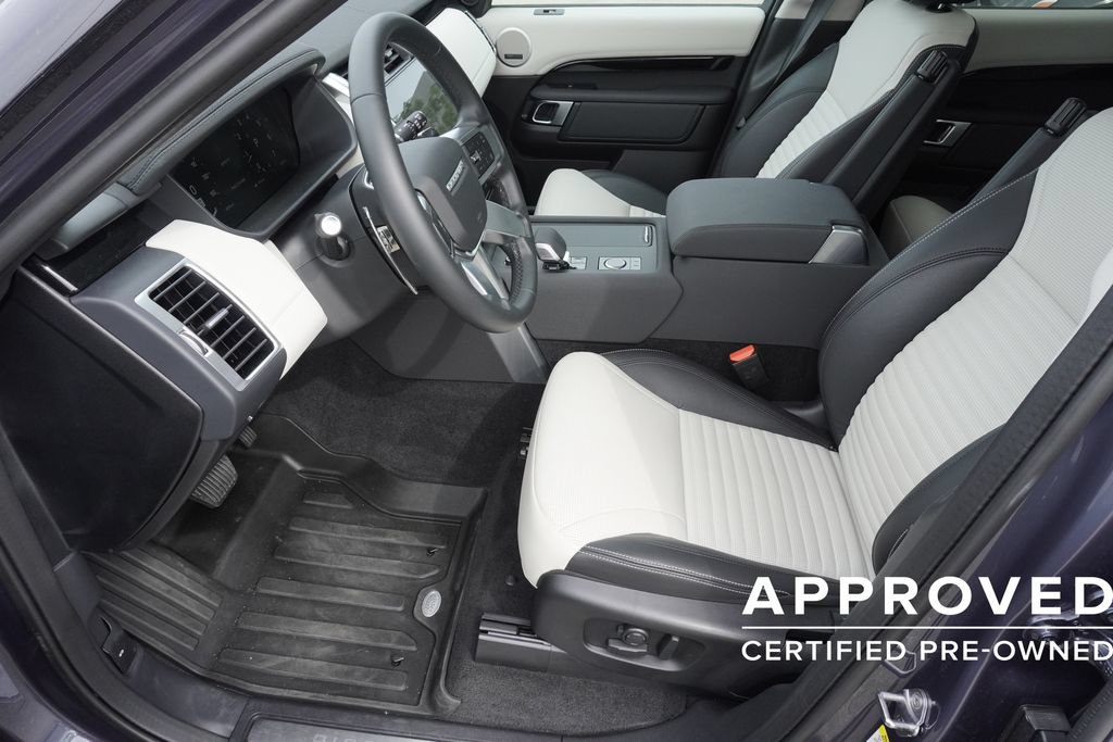 Used 2025 Land Rover Discovery S AWD/4WD image 19