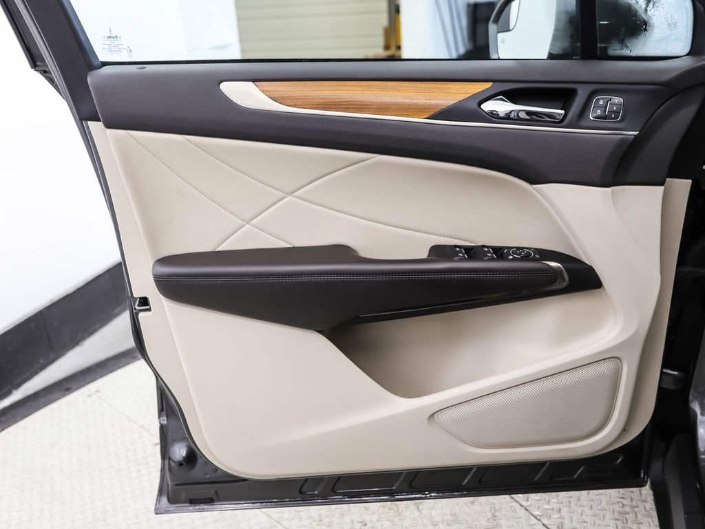 Used 2018 Lincoln MKC Select w/ Lincoln MKC Climate Package image 9