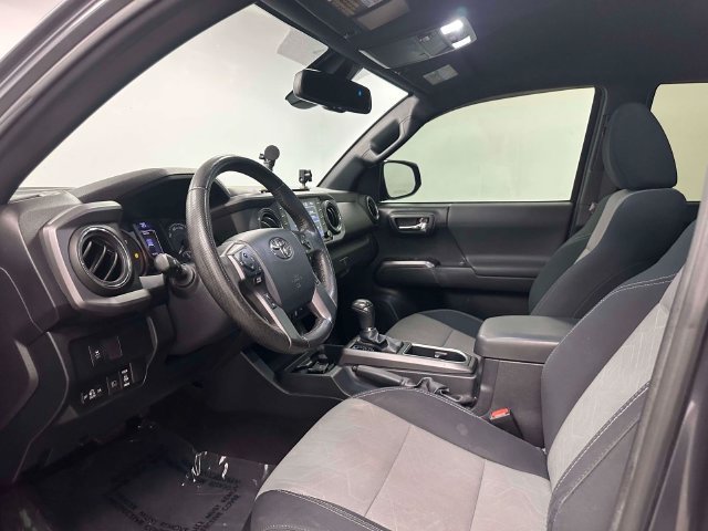Used 2020 Toyota Tacoma TRD Sport AWD/4WD image 29