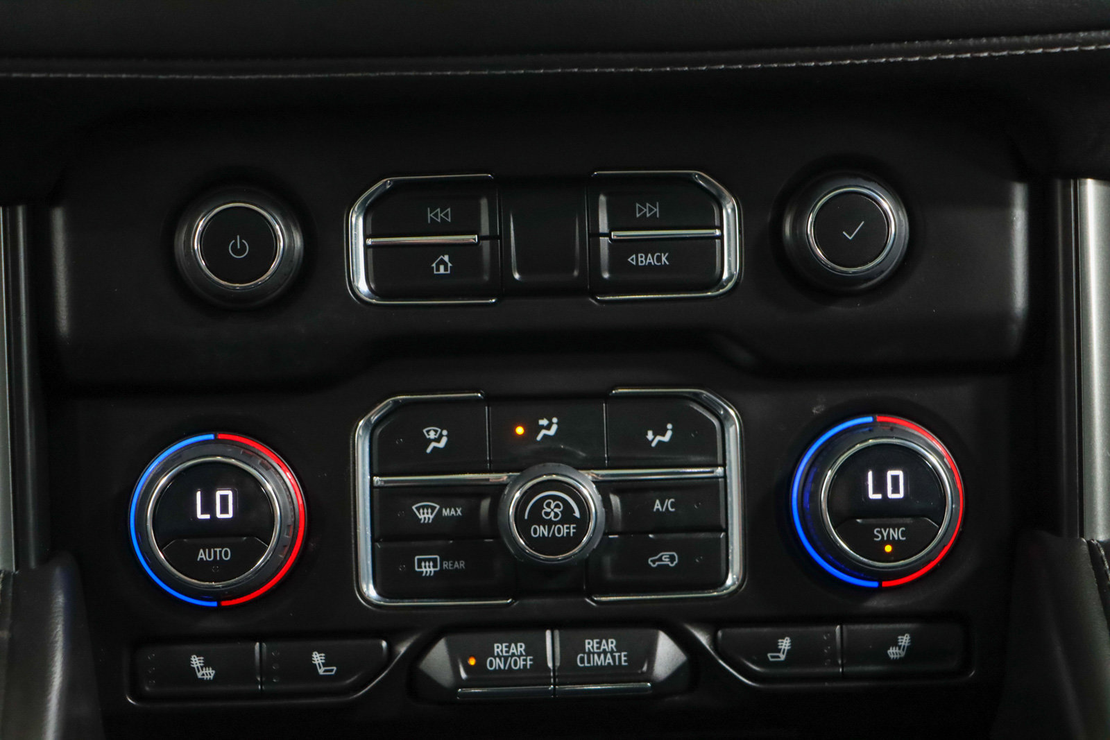 Used 2023 Chevrolet Tahoe Z71 w/ Luxury Package image 21