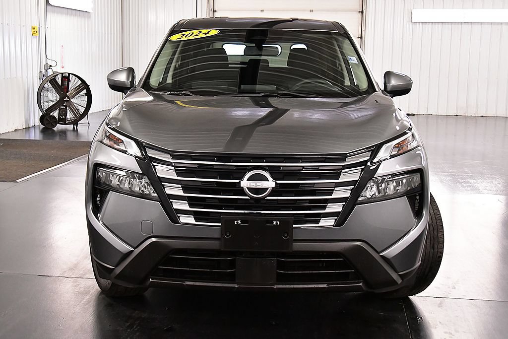 Used 2024 Nissan Rogue SV AWD/4WD image 2
