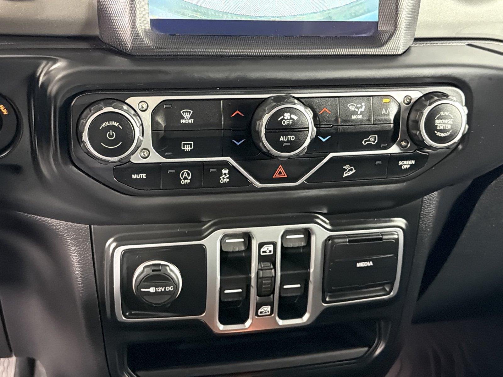 Used 2018 Jeep Wrangler Unlimited Sahara AWD/4WD image 29