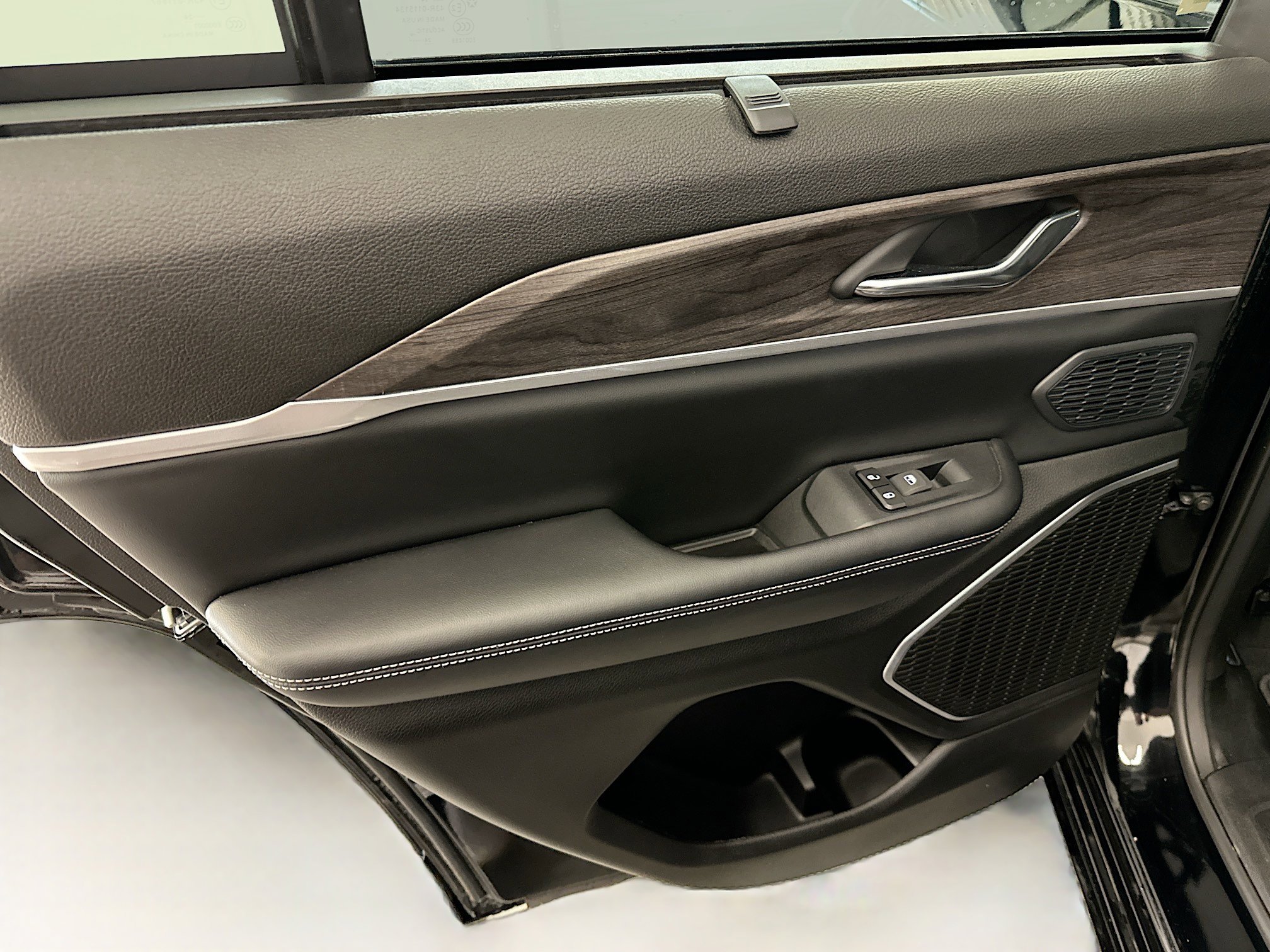 Used 2024 Jeep Grand Cherokee Limited 4xe image 28