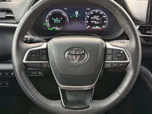 Certified 2025 Toyota Sienna Platinum AWD/4WD image 27