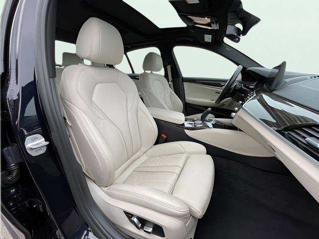 Used 2022 BMW 530e w/ M Sport Package image 18