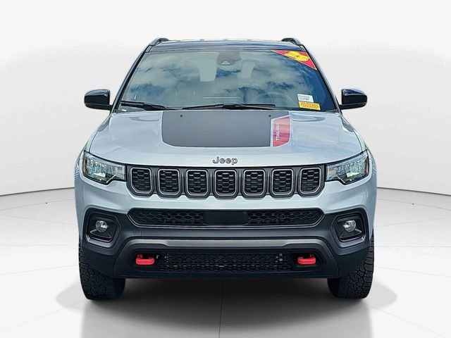 Used 2025 Jeep Compass Trailhawk AWD/4WD image 8