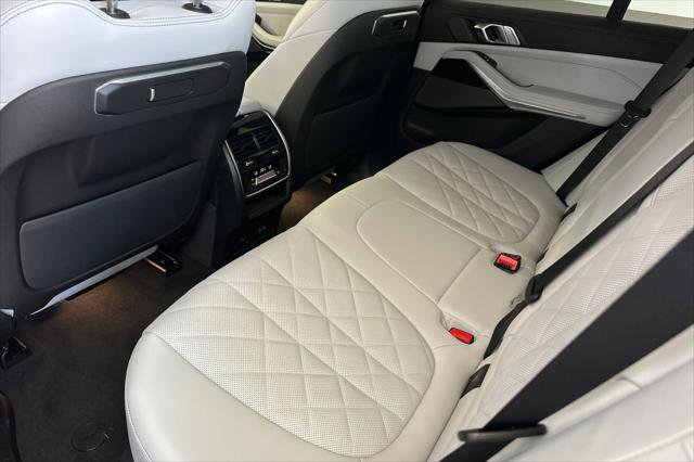 New 2026 BMW X5 sDrive40i w/ Premium Package RWD image 11